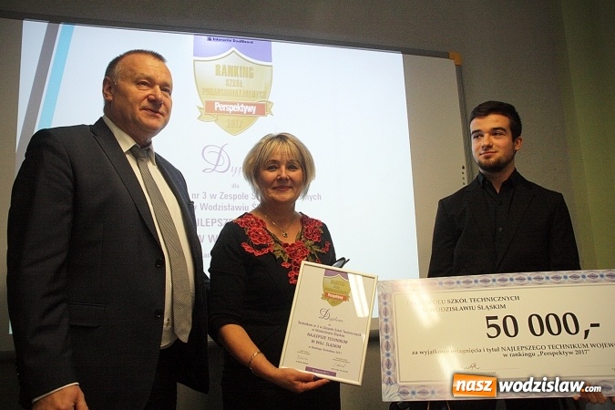 Zdjęcie w galerii na portalu naszwodzislaw.com: 50 tys. złotych dla Zespołu Szk&oacute;ł Technicznych w Wodzisławiu Śląskim. Powiat nagrodził plac&oacute;wkę wiadomości z regionu