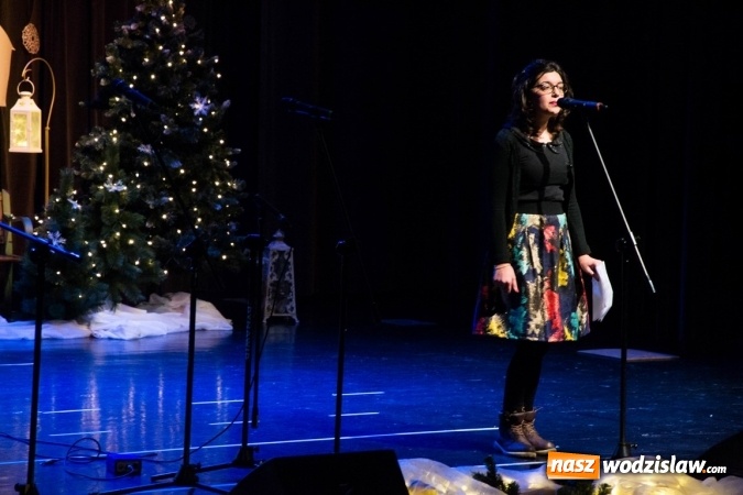 Zdjęcie w galerii na portalu naszwodzislaw.com: Studentki z Włoch i Ukrainy kolędowały w Rydułtowach  wiadomości z regionu