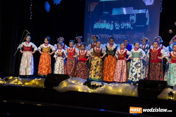 Zdjęcie w galerii na portalu naszwodzislaw.com: Studentki z Włoch i Ukrainy kolędowały w Rydułtowach  wiadomości z regionu