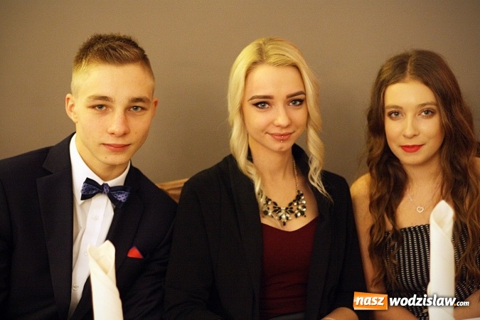 Zdjęcie w galerii na portalu naszwodzislaw.com: Wystartował maraton studni&oacute;wkowy. Uczniowie PCKZiU świętują w Bluszczowie wiadomości z regionu