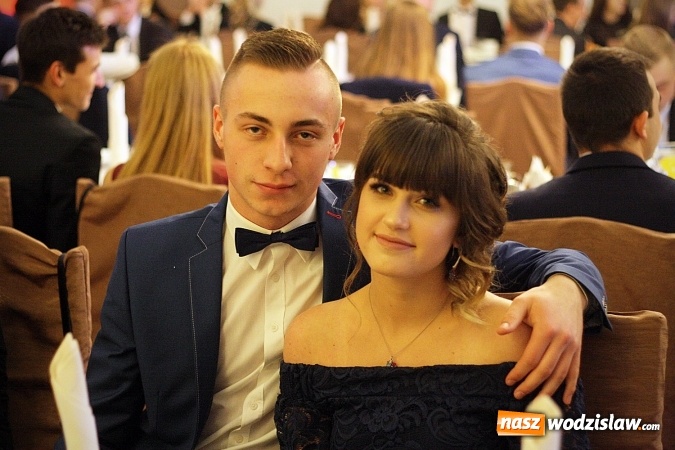 Zdjęcie w galerii na portalu naszwodzislaw.com: Wystartował maraton studni&oacute;wkowy. Uczniowie PCKZiU świętują w Bluszczowie wiadomości z regionu