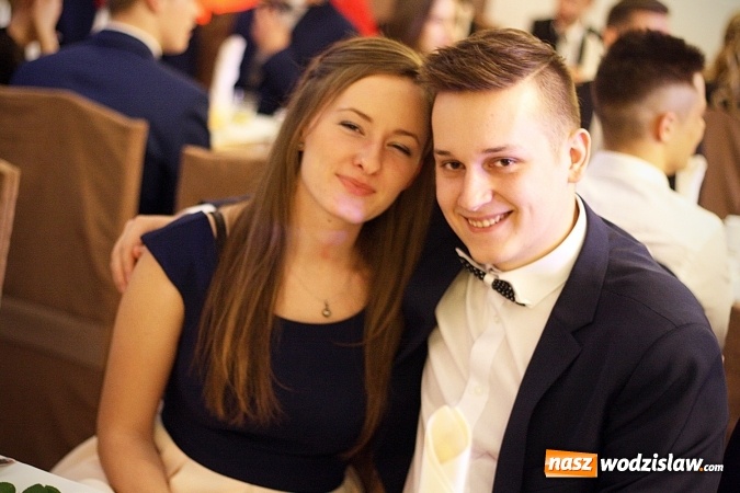 Zdjęcie w galerii na portalu naszwodzislaw.com: Wystartował maraton studni&oacute;wkowy. Uczniowie PCKZiU świętują w Bluszczowie wiadomości z regionu