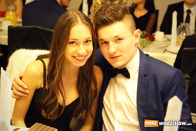 Zdjęcie w galerii na portalu naszwodzislaw.com: Wystartował maraton studni&oacute;wkowy. Uczniowie PCKZiU świętują w Bluszczowie wiadomości z regionu