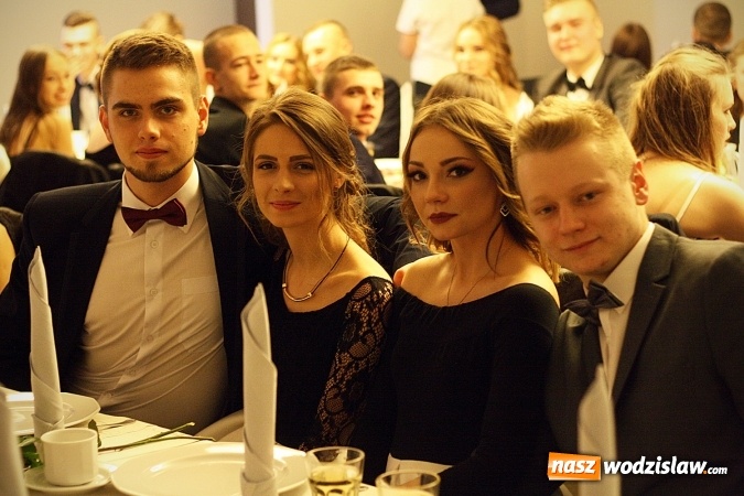 Zdjęcie w galerii na portalu naszwodzislaw.com: Wystartował maraton studni&oacute;wkowy. Uczniowie PCKZiU świętują w Bluszczowie wiadomości z regionu