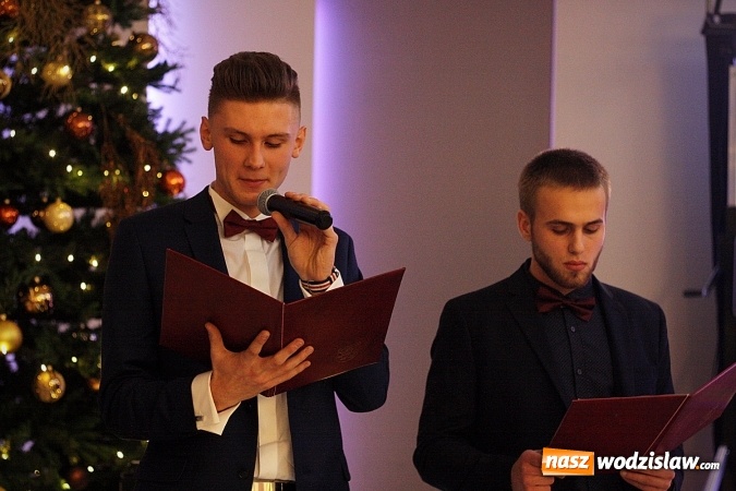 Zdjęcie w galerii na portalu naszwodzislaw.com: Wystartował maraton studni&oacute;wkowy. Uczniowie PCKZiU świętują w Bluszczowie wiadomości z regionu