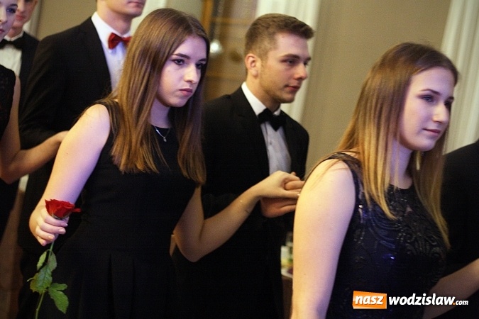 Zdjęcie w galerii na portalu naszwodzislaw.com: Wystartował maraton studni&oacute;wkowy. Uczniowie PCKZiU świętują w Bluszczowie wiadomości z regionu