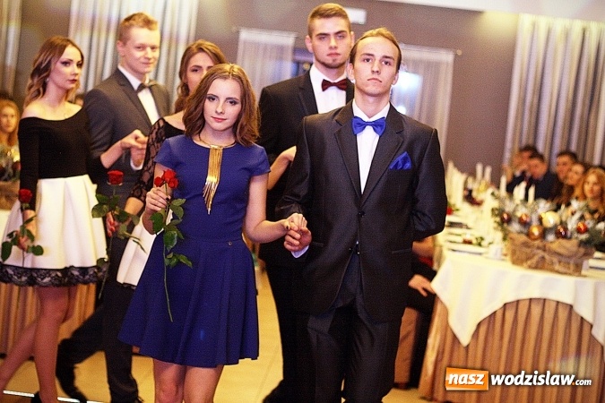 Zdjęcie w galerii na portalu naszwodzislaw.com: Wystartował maraton studni&oacute;wkowy. Uczniowie PCKZiU świętują w Bluszczowie wiadomości z regionu