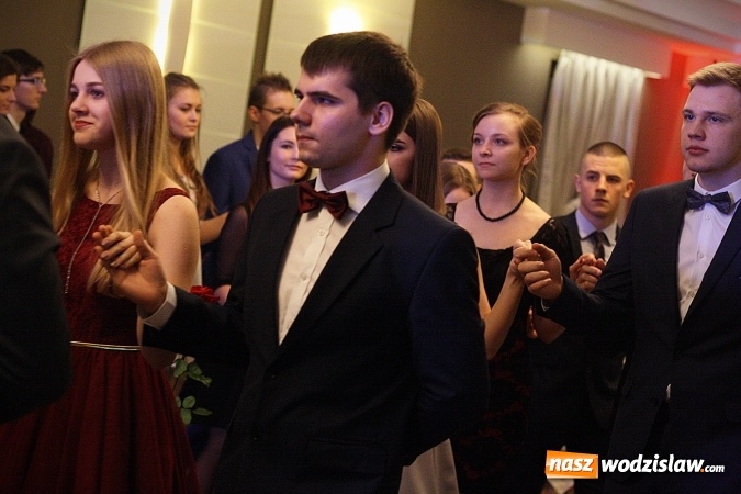 Zdjęcie w galerii na portalu naszwodzislaw.com: Wystartował maraton studni&oacute;wkowy. Uczniowie PCKZiU świętują w Bluszczowie wiadomości z regionu