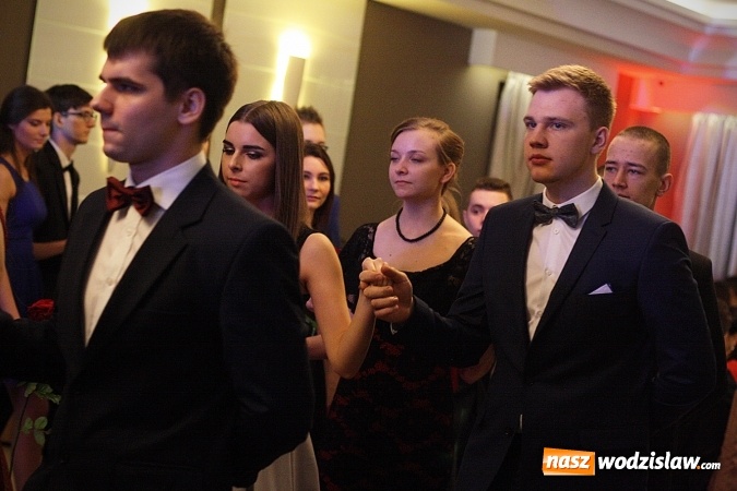 Zdjęcie w galerii na portalu naszwodzislaw.com: Wystartował maraton studni&oacute;wkowy. Uczniowie PCKZiU świętują w Bluszczowie wiadomości z regionu