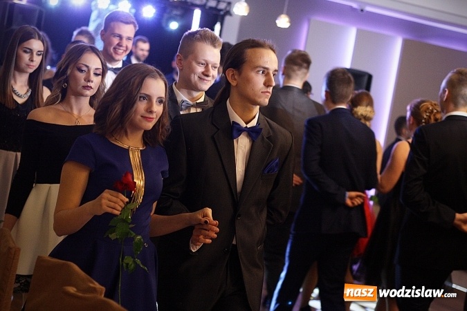 Zdjęcie w galerii na portalu naszwodzislaw.com: Wystartował maraton studni&oacute;wkowy. Uczniowie PCKZiU świętują w Bluszczowie wiadomości z regionu