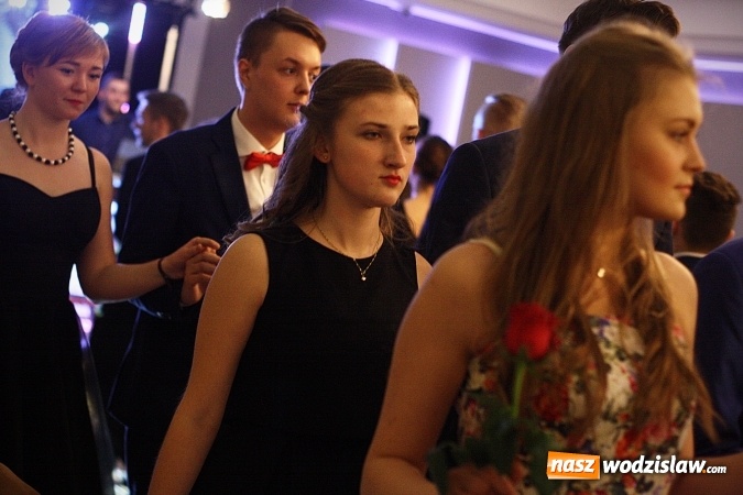 Zdjęcie w galerii na portalu naszwodzislaw.com: Wystartował maraton studni&oacute;wkowy. Uczniowie PCKZiU świętują w Bluszczowie wiadomości z regionu