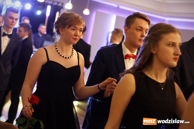 Zdjęcie w galerii na portalu naszwodzislaw.com: Wystartował maraton studni&oacute;wkowy. Uczniowie PCKZiU świętują w Bluszczowie wiadomości z regionu