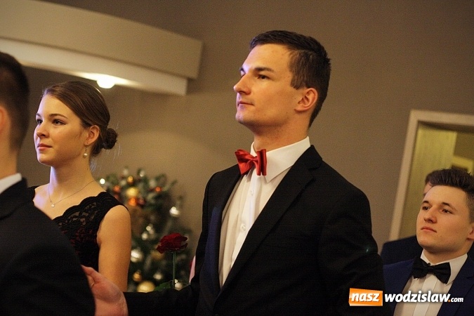 Zdjęcie w galerii na portalu naszwodzislaw.com: Wystartował maraton studni&oacute;wkowy. Uczniowie PCKZiU świętują w Bluszczowie wiadomości z regionu