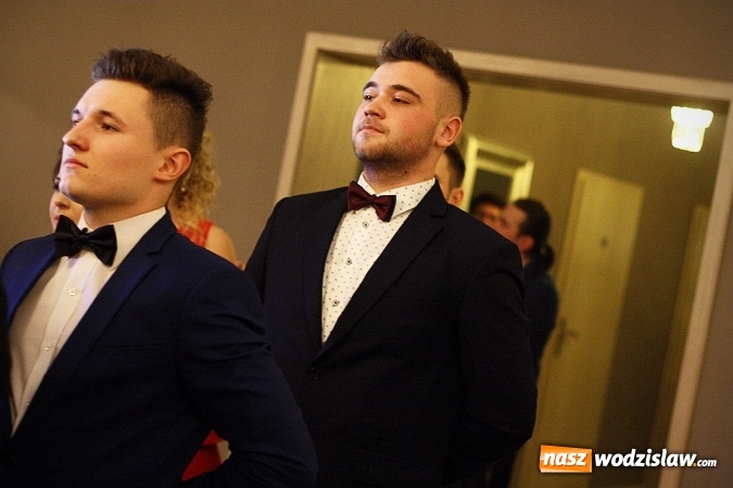 Zdjęcie w galerii na portalu naszwodzislaw.com: Wystartował maraton studni&oacute;wkowy. Uczniowie PCKZiU świętują w Bluszczowie wiadomości z regionu