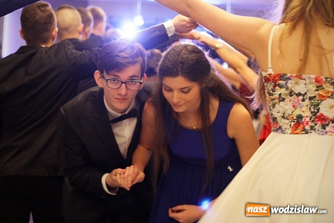 Zdjęcie w galerii na portalu naszwodzislaw.com: Wystartował maraton studni&oacute;wkowy. Uczniowie PCKZiU świętują w Bluszczowie wiadomości z regionu