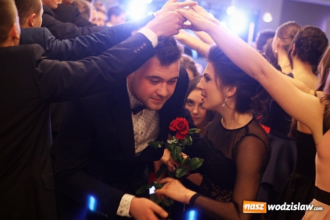 Zdjęcie w galerii na portalu naszwodzislaw.com: Wystartował maraton studni&oacute;wkowy. Uczniowie PCKZiU świętują w Bluszczowie wiadomości z regionu