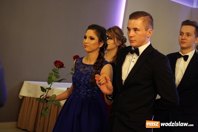 Zdjęcie w galerii na portalu naszwodzislaw.com: Wystartował maraton studni&oacute;wkowy. Uczniowie PCKZiU świętują w Bluszczowie wiadomości z regionu