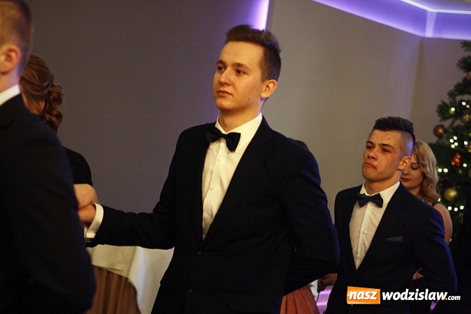 Zdjęcie w galerii na portalu naszwodzislaw.com: Wystartował maraton studni&oacute;wkowy. Uczniowie PCKZiU świętują w Bluszczowie wiadomości z regionu