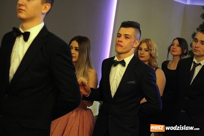 Zdjęcie w galerii na portalu naszwodzislaw.com: Wystartował maraton studni&oacute;wkowy. Uczniowie PCKZiU świętują w Bluszczowie wiadomości z regionu