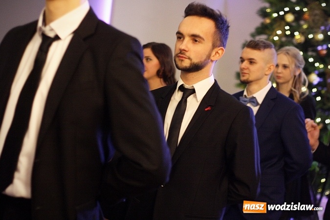 Zdjęcie w galerii na portalu naszwodzislaw.com: Wystartował maraton studni&oacute;wkowy. Uczniowie PCKZiU świętują w Bluszczowie wiadomości z regionu