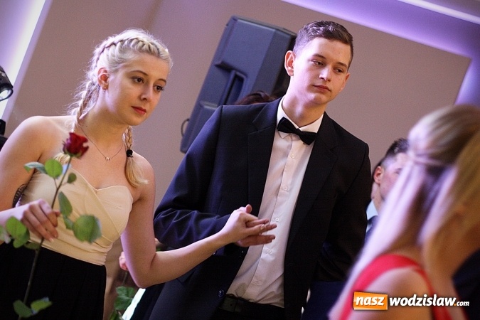 Zdjęcie w galerii na portalu naszwodzislaw.com: Wystartował maraton studni&oacute;wkowy. Uczniowie PCKZiU świętują w Bluszczowie wiadomości z regionu