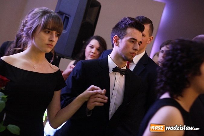 Zdjęcie w galerii na portalu naszwodzislaw.com: Wystartował maraton studni&oacute;wkowy. Uczniowie PCKZiU świętują w Bluszczowie wiadomości z regionu