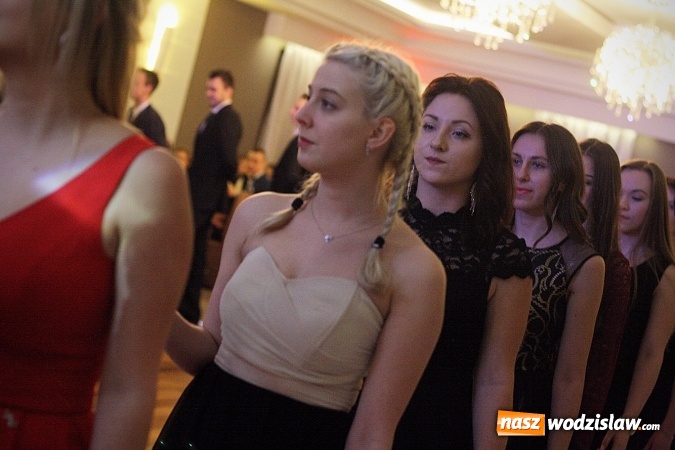 Zdjęcie w galerii na portalu naszwodzislaw.com: Wystartował maraton studni&oacute;wkowy. Uczniowie PCKZiU świętują w Bluszczowie wiadomości z regionu