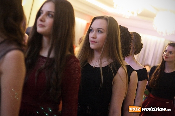 Zdjęcie w galerii na portalu naszwodzislaw.com: Wystartował maraton studni&oacute;wkowy. Uczniowie PCKZiU świętują w Bluszczowie wiadomości z regionu