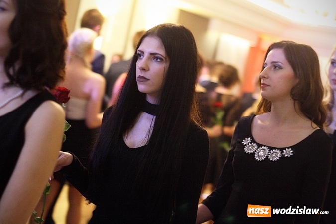 Zdjęcie w galerii na portalu naszwodzislaw.com: Wystartował maraton studni&oacute;wkowy. Uczniowie PCKZiU świętują w Bluszczowie wiadomości z regionu