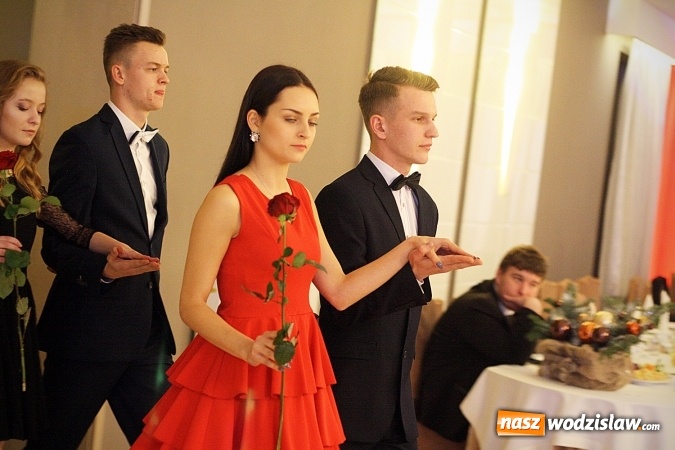 Zdjęcie w galerii na portalu naszwodzislaw.com: Wystartował maraton studni&oacute;wkowy. Uczniowie PCKZiU świętują w Bluszczowie wiadomości z regionu