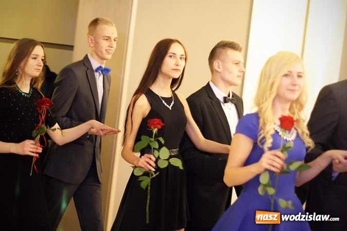 Zdjęcie w galerii na portalu naszwodzislaw.com: Wystartował maraton studni&oacute;wkowy. Uczniowie PCKZiU świętują w Bluszczowie wiadomości z regionu