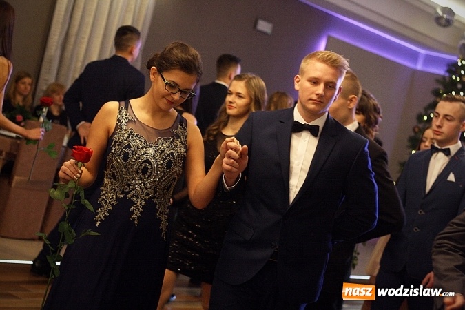 Zdjęcie w galerii na portalu naszwodzislaw.com: Wystartował maraton studni&oacute;wkowy. Uczniowie PCKZiU świętują w Bluszczowie wiadomości z regionu