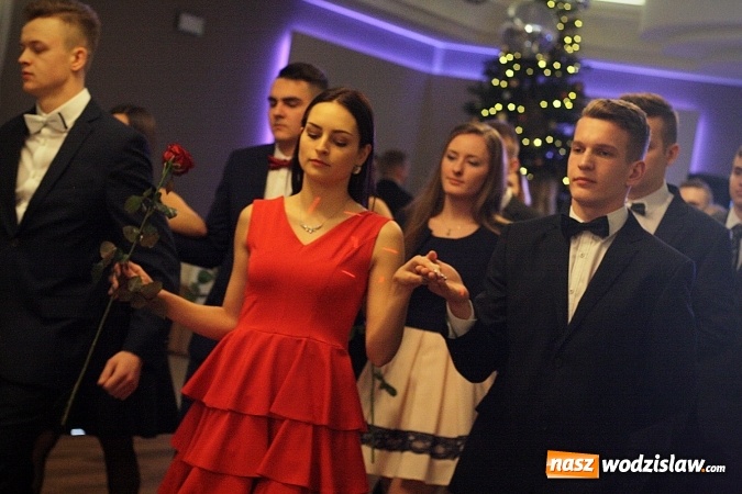 Zdjęcie w galerii na portalu naszwodzislaw.com: Wystartował maraton studni&oacute;wkowy. Uczniowie PCKZiU świętują w Bluszczowie wiadomości z regionu