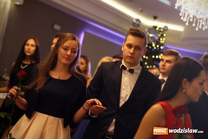 Zdjęcie w galerii na portalu naszwodzislaw.com: Wystartował maraton studni&oacute;wkowy. Uczniowie PCKZiU świętują w Bluszczowie wiadomości z regionu