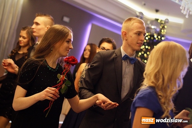 Zdjęcie w galerii na portalu naszwodzislaw.com: Wystartował maraton studni&oacute;wkowy. Uczniowie PCKZiU świętują w Bluszczowie wiadomości z regionu