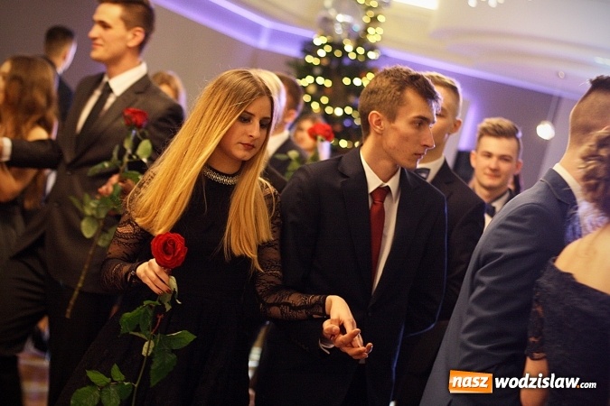 Zdjęcie w galerii na portalu naszwodzislaw.com: Wystartował maraton studni&oacute;wkowy. Uczniowie PCKZiU świętują w Bluszczowie wiadomości z regionu