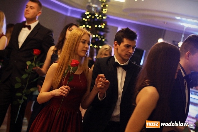 Zdjęcie w galerii na portalu naszwodzislaw.com: Wystartował maraton studni&oacute;wkowy. Uczniowie PCKZiU świętują w Bluszczowie wiadomości z regionu