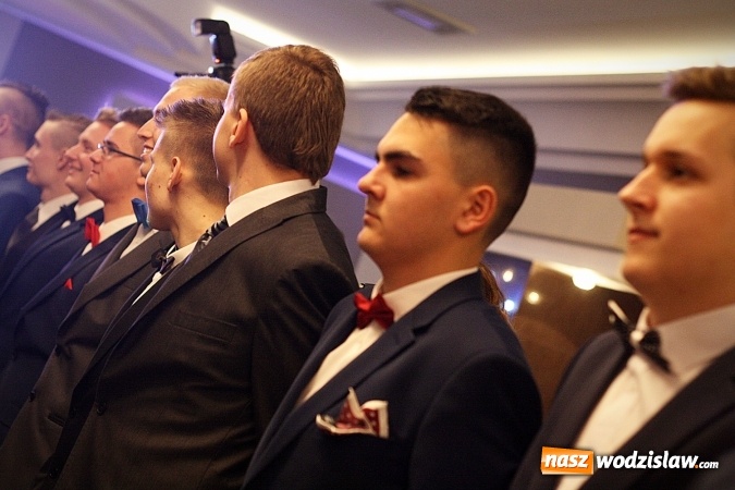 Zdjęcie w galerii na portalu naszwodzislaw.com: Wystartował maraton studni&oacute;wkowy. Uczniowie PCKZiU świętują w Bluszczowie wiadomości z regionu