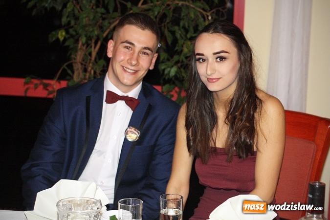 Zdjęcie w galerii na portalu naszwodzislaw.com: Maturzyści PCKZiU bawią się na studniówce w Hotelu Amadeus wiadomości z regionu