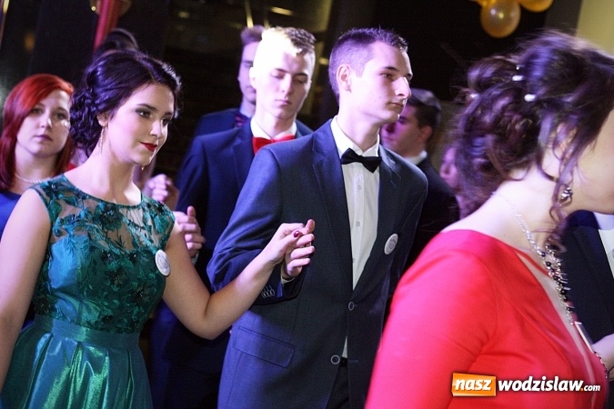 Zdjęcie w galerii na portalu naszwodzislaw.com: Maturzyści PCKZiU bawią się na studniówce w Hotelu Amadeus wiadomości z regionu