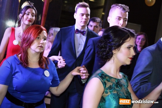 Zdjęcie w galerii na portalu naszwodzislaw.com: Maturzyści PCKZiU bawią się na studniówce w Hotelu Amadeus wiadomości z regionu