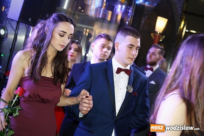 Zdjęcie w galerii na portalu naszwodzislaw.com: Maturzyści PCKZiU bawią się na studniówce w Hotelu Amadeus wiadomości z regionu