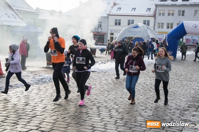 Zdjęcie w galerii na portalu naszwodzislaw.com: Bieg Policz się z cukrzycą i ucz się pierwszej pomocy. 28 osób wystartowało z wodzisławskiego Rynku  wiadomości z regionu