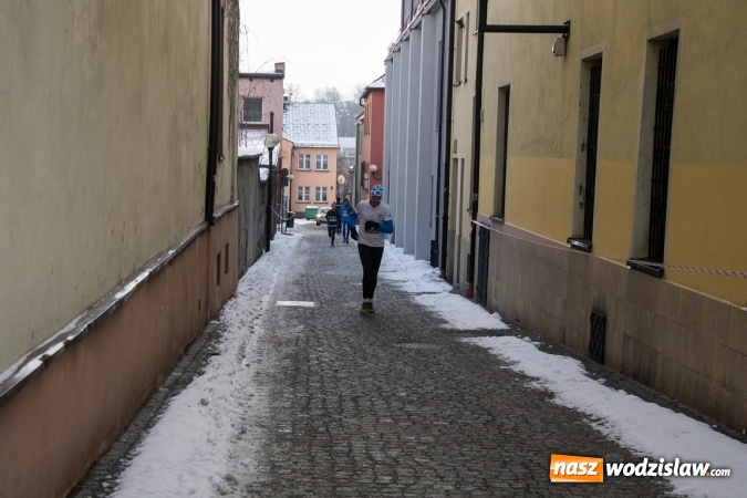 Zdjęcie w galerii na portalu naszwodzislaw.com: Bieg Policz się z cukrzycą i ucz się pierwszej pomocy. 28 osób wystartowało z wodzisławskiego Rynku  wiadomości z regionu