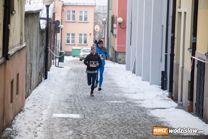 Zdjęcie w galerii na portalu naszwodzislaw.com: Bieg Policz się z cukrzycą i ucz się pierwszej pomocy. 28 osób wystartowało z wodzisławskiego Rynku  wiadomości z regionu