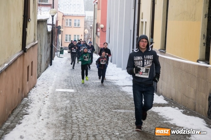 Zdjęcie w galerii na portalu naszwodzislaw.com: Bieg Policz się z cukrzycą i ucz się pierwszej pomocy. 28 osób wystartowało z wodzisławskiego Rynku  wiadomości z regionu