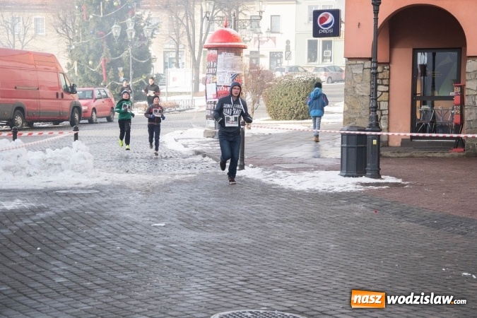 Zdjęcie w galerii na portalu naszwodzislaw.com: Bieg Policz się z cukrzycą i ucz się pierwszej pomocy. 28 osób wystartowało z wodzisławskiego Rynku  wiadomości z regionu