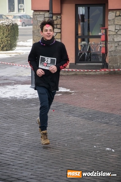 Zdjęcie w galerii na portalu naszwodzislaw.com: Bieg Policz się z cukrzycą i ucz się pierwszej pomocy. 28 osób wystartowało z wodzisławskiego Rynku  wiadomości z regionu