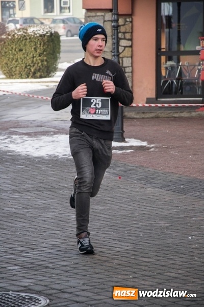 Zdjęcie w galerii na portalu naszwodzislaw.com: Bieg Policz się z cukrzycą i ucz się pierwszej pomocy. 28 osób wystartowało z wodzisławskiego Rynku  wiadomości z regionu