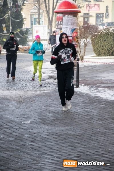 Zdjęcie w galerii na portalu naszwodzislaw.com: Bieg Policz się z cukrzycą i ucz się pierwszej pomocy. 28 osób wystartowało z wodzisławskiego Rynku  wiadomości z regionu
